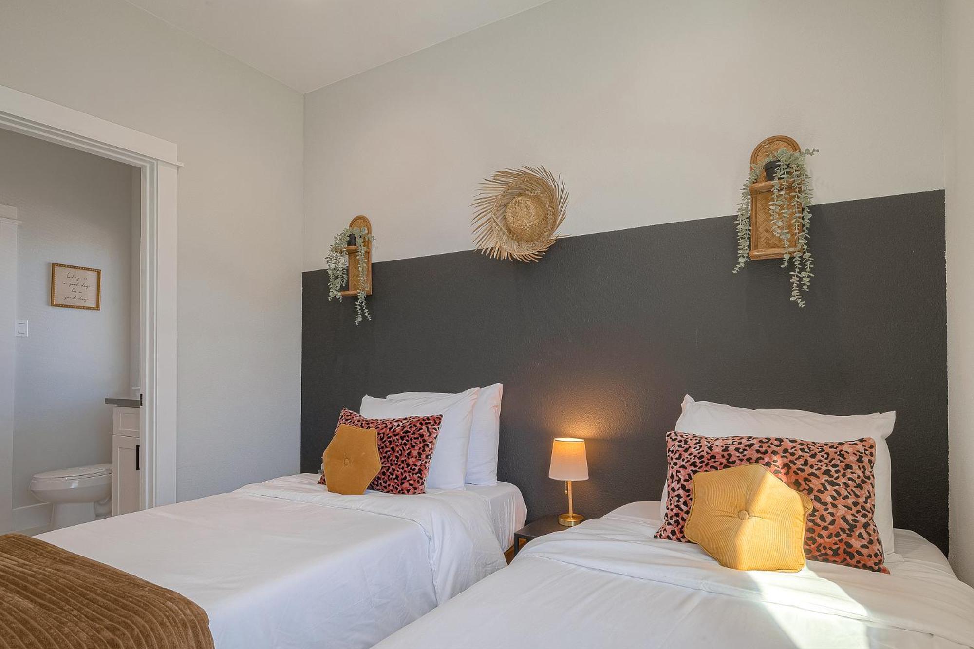 Modern Home Near Downtown With Fast Wifi, Bbq, Games & Ev Equipped! Houston Eksteriør bilde