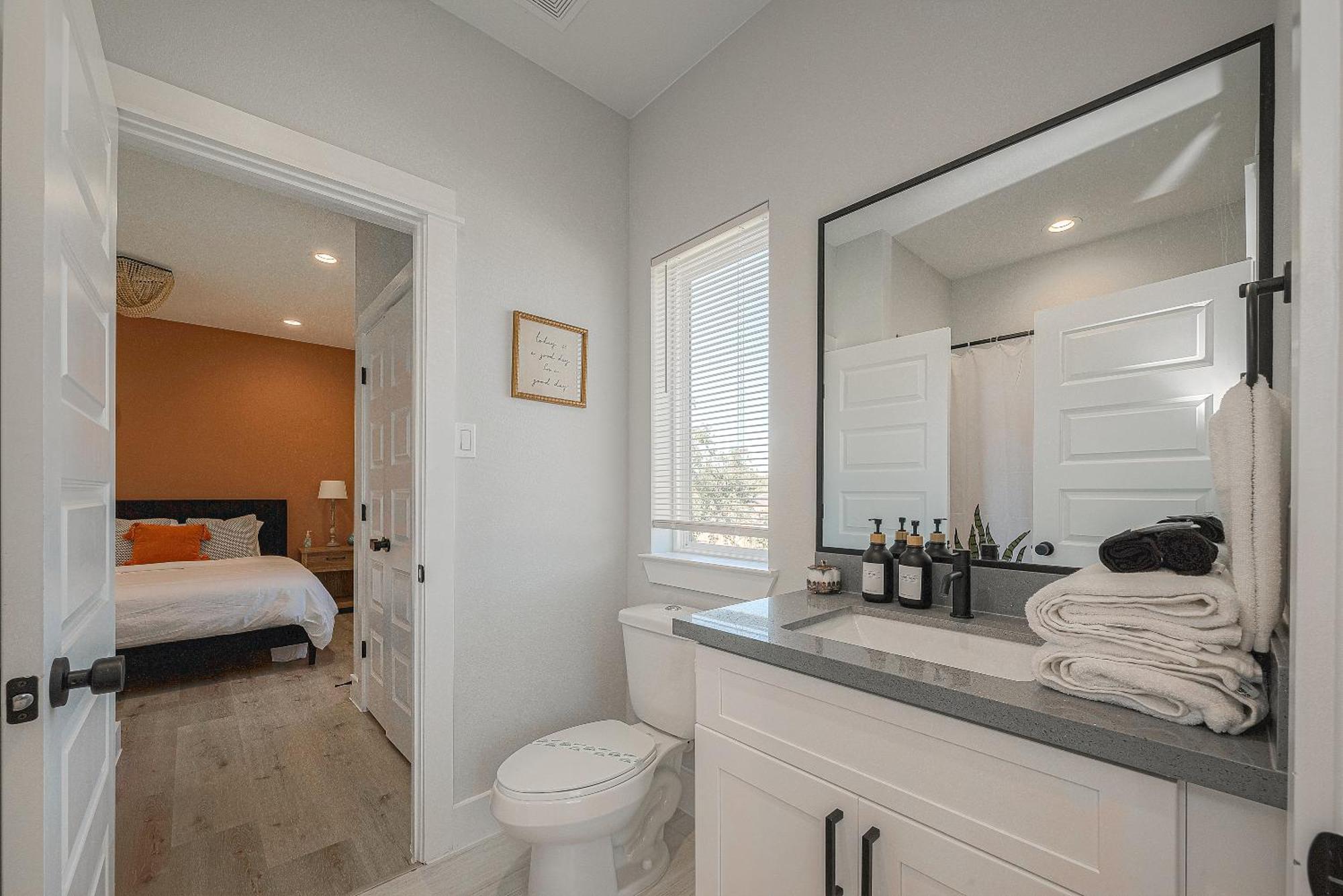 Modern Home Near Downtown With Fast Wifi, Bbq, Games & Ev Equipped! Houston Eksteriør bilde