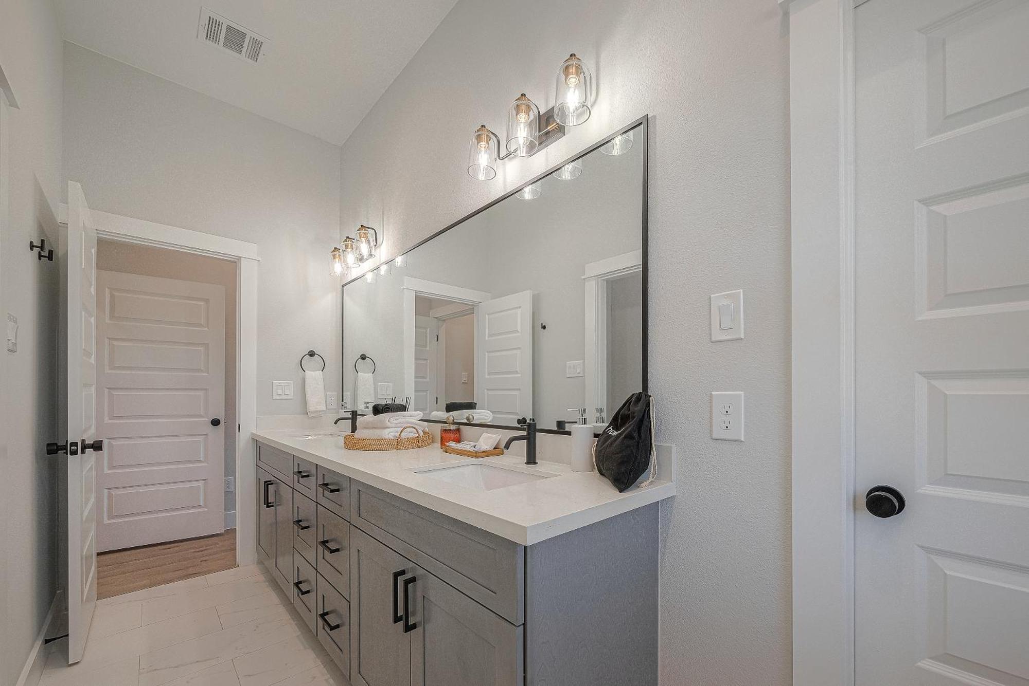Modern Home Near Downtown With Fast Wifi, Bbq, Games & Ev Equipped! Houston Eksteriør bilde